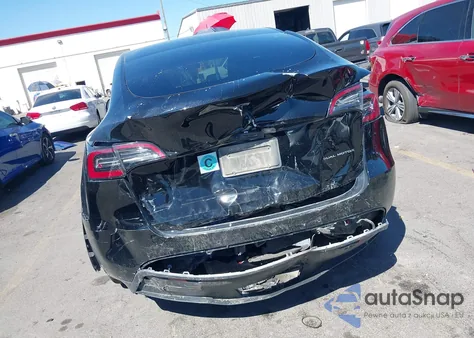 2022 Tesla Model Y Long Range Dual Motor All-Wheel Drive z USA, uszkodzony, nr VIN 7SAYGAEEXNF313769